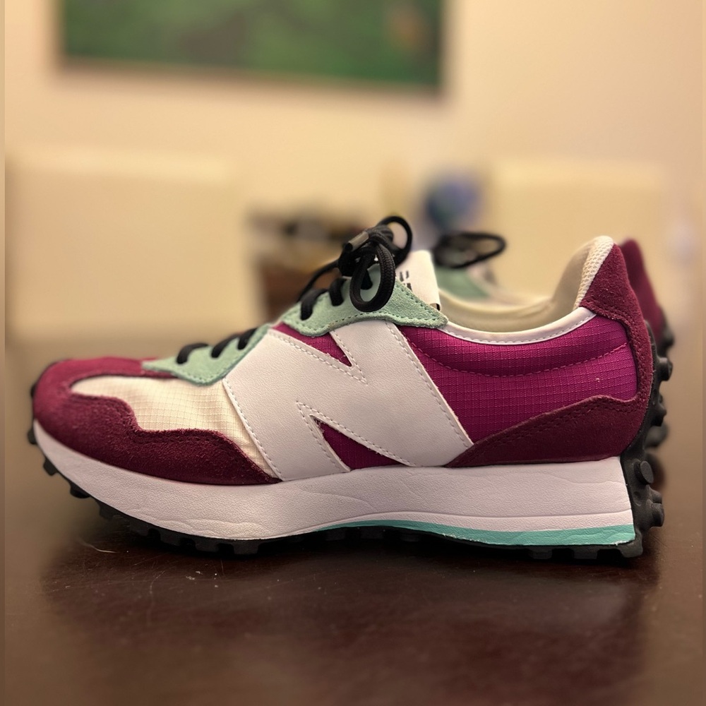 New Balance 327 women’s 8.5